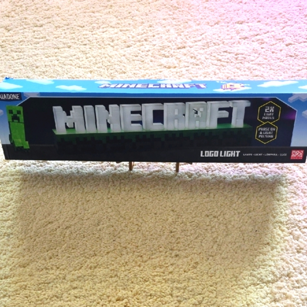 NWT: 🎄Minecraft Logo Light🎄
